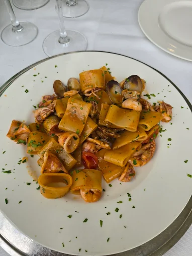 Portata di pesce del menu La Puritate